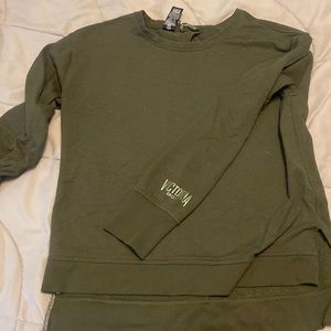 Victoria secret sport crew neck with large keyhole in the back.